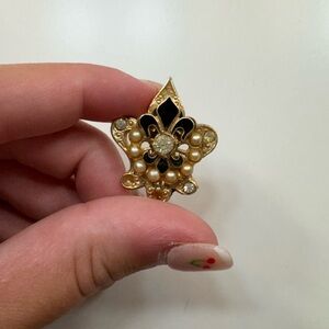 Vintage fleur de lis brooch